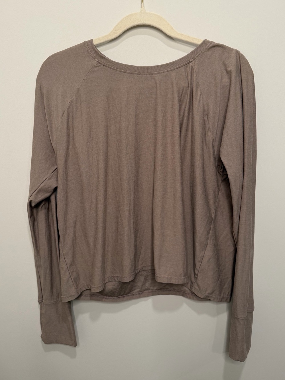 Beyond Yoga Taupe Brown Long Sleeve Active Top Size Medium Thumbhole Raglan